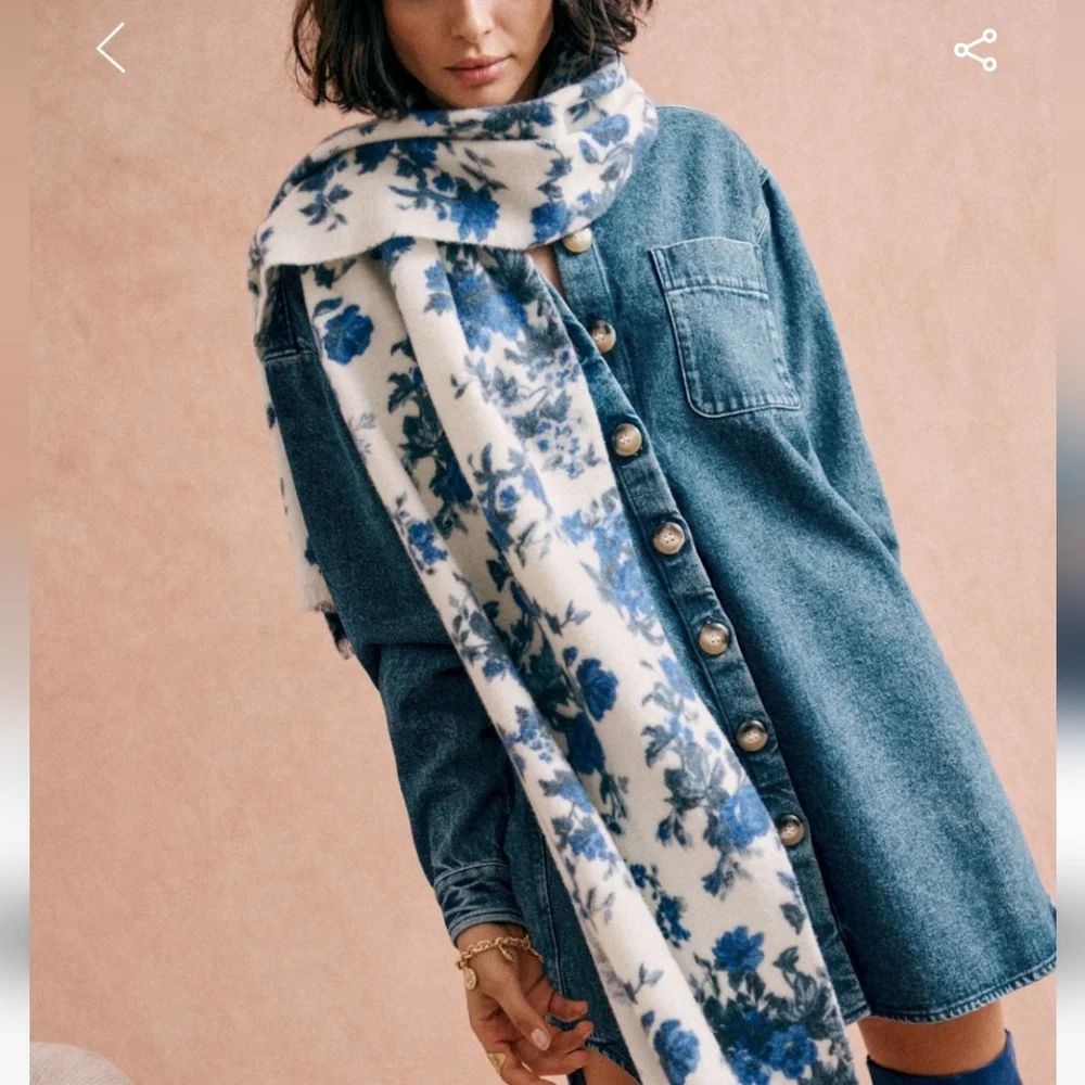 Sezane Scarf - Picture 2 of 4